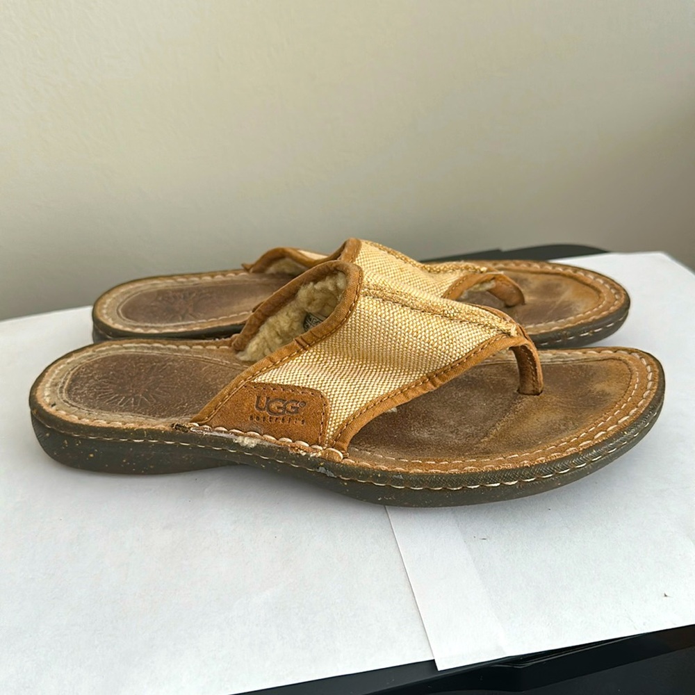 Uggs sheepskin lined flip flops. Size 7